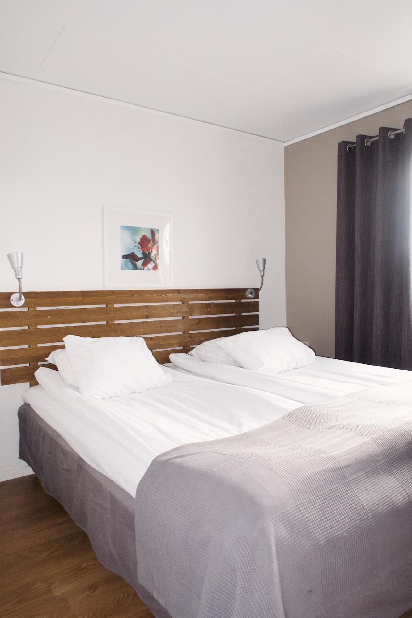 קירונה Hotel E-10 By First מראה חיצוני תמונה