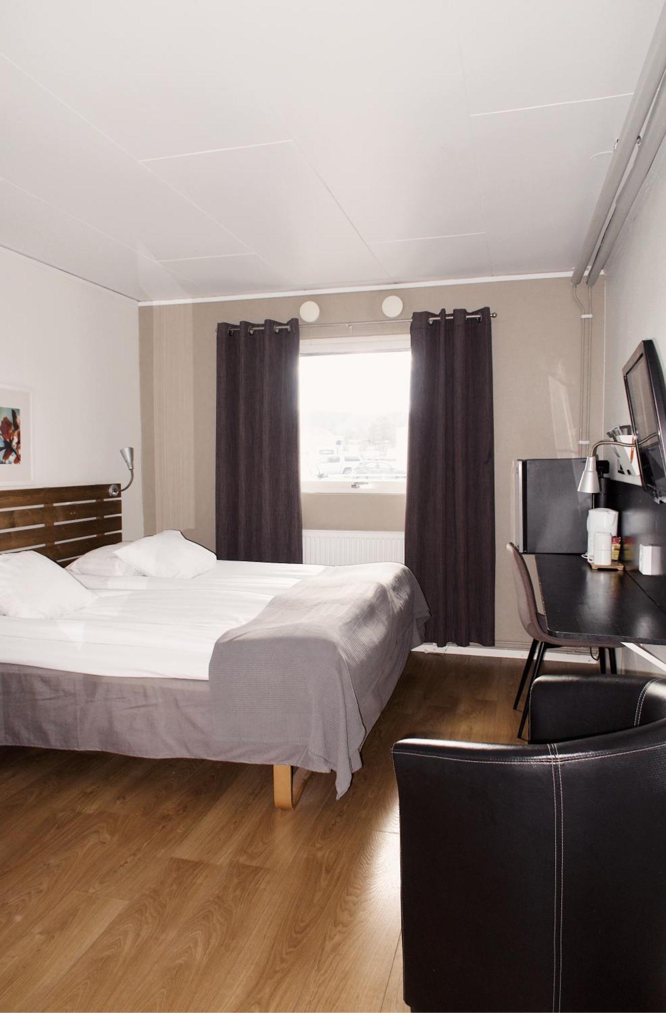 קירונה Hotel E-10 By First מראה חיצוני תמונה