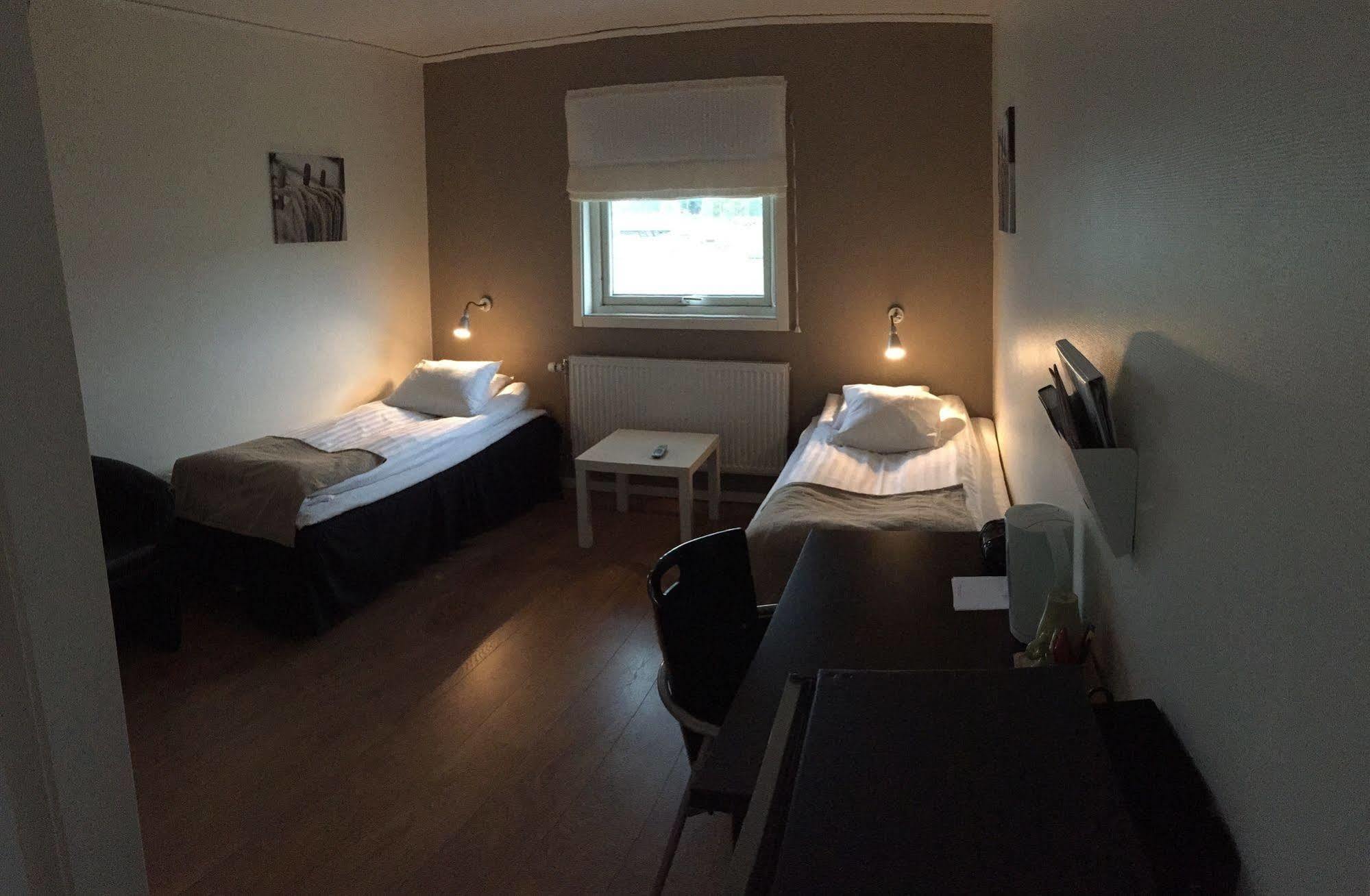 קירונה Hotel E-10 By First מראה חיצוני תמונה
