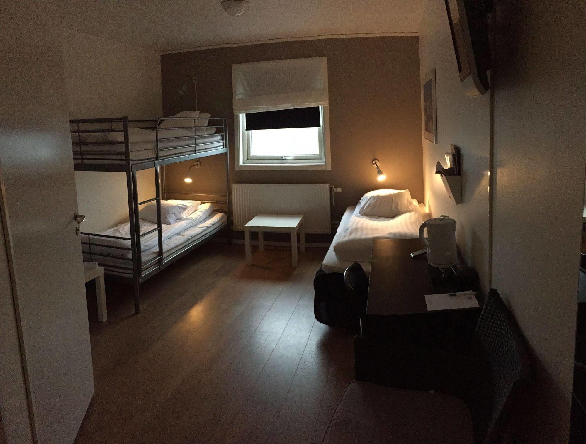 קירונה Hotel E-10 By First מראה חיצוני תמונה
